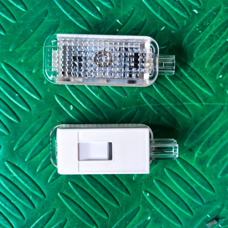 Ambijentalno svjetlo za Audijev prostor za stopala — ugrađena instalacija, 12V, 5W, PC kućište