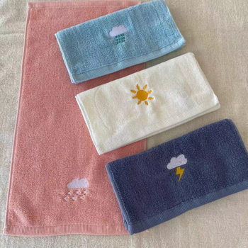 Golden face Dječji ručnik od 100% pamuka s izvezenim uzorkom, 100–120 g