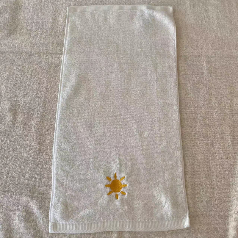 Golden face Dječji ručnik od 100% pamuka s izvezenim uzorkom, 100–120 g