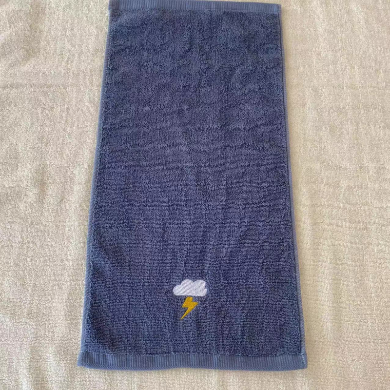 Golden face Dječji ručnik od 100% pamuka s izvezenim uzorkom, 100–120 g