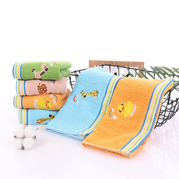 Dječji ručnik od 100% pamuka, mekan i upijajući, s crtić-motivom, džakard izvezeno, 32s pređa, težina 50–80 g, prilagodljiv