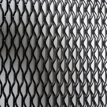 Hliníková mriežka do auta s hexagonálnym honeycomb vzorom, zosilnená, montáž do strednej/prednej časti, univerzálna kompatibilita, hmotnosť 0,5 kg