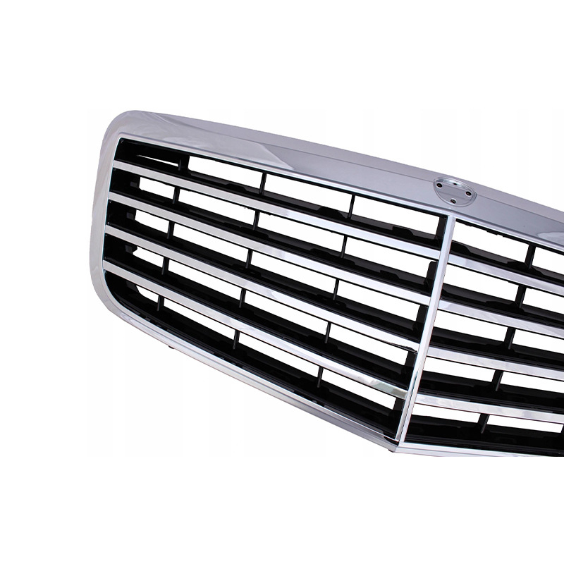 Središnja prednja rešetka za Mercedes-Benz E-Class W211 (dio 211 880 1783) Materijal: elektroplating; Instalacija: prednji branik; Dimenzije: 79×30×12 mm; Težina: 2.035 kg
