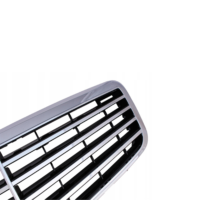 Središnja prednja rešetka za Mercedes-Benz E-Class W211 (dio 211 880 1783) Materijal: elektroplating; Instalacija: prednji branik; Dimenzije: 79×30×12 mm; Težina: 2.035 kg