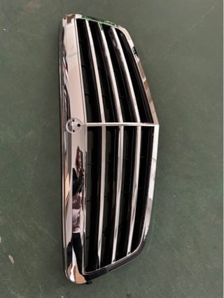 Mercedes-Benz W212 prednja rešetka hladnjaka kromirana 2128801083