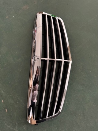 Mercedes-Benz W212 prednja rešetka hladnjaka kromirana 2128801083