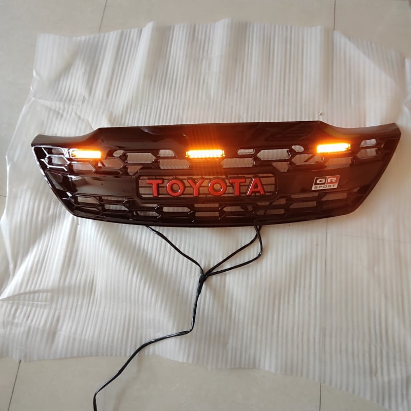 Prednja mreža od mreže s LED dekoracijom za Toyota Fortuner 2012-2014 | ABS plast | Ugradnja na rešetku | Težina 5,3 kg