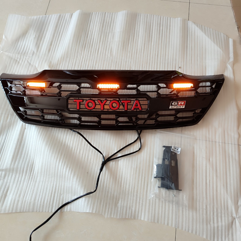Prednja mreža od mreže s LED dekoracijom za Toyota Fortuner 2012-2014 | ABS plast | Ugradnja na rešetku | Težina 5,3 kg