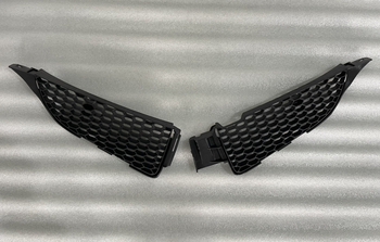 Prednja maska Pontiac Vibe 2003-2004, dijelovi 88969809/08 53113/53112-01010; materijal: plastika; ugradnja: prednji branik; kompatibilan model: VIBE 03