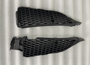 Prednja maska Pontiac Vibe 2003-2004, dijelovi 88969809/08 53113/53112-01010; materijal: plastika; ugradnja: prednji branik; kompatibilan model: VIBE 03