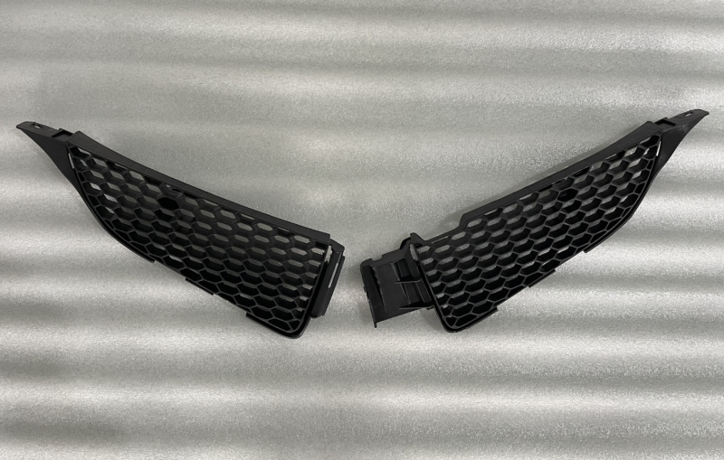 Prednja maska Pontiac Vibe 2003-2004, dijelovi 88969809/08 53113/53112-01010; materijal: plastika; ugradnja: prednji branik; kompatibilan model: VIBE 03