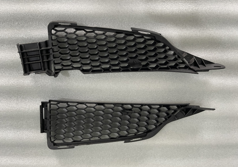 Prednja maska Pontiac Vibe 2003-2004, dijelovi 88969809/08 53113/53112-01010; materijal: plastika; ugradnja: prednji branik; kompatibilan model: VIBE 03