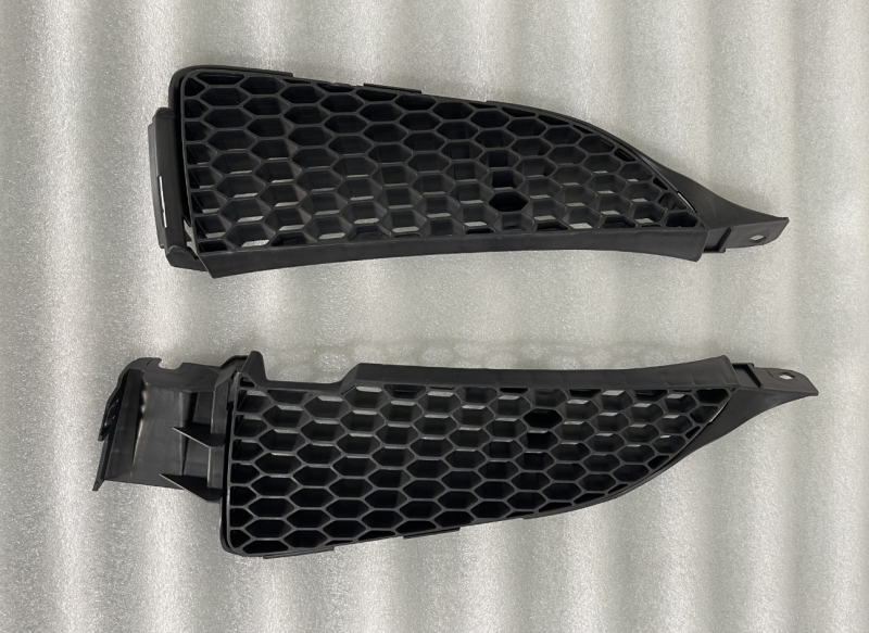Prednja maska Pontiac Vibe 2003-2004, dijelovi 88969809/08 53113/53112-01010; materijal: plastika; ugradnja: prednji branik; kompatibilan model: VIBE 03
