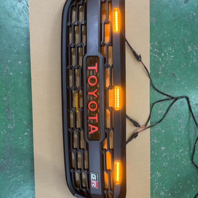 ABS műanyagból készült első grille Toyota Hilux Vigo (2008-2014) LED világítással, rögzítés a lökhárítóra