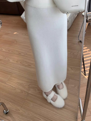 Suknja ravnog kroja, midi duljine, poliester-bavlna mješavina, mikroelastičnost, patchwork detalj