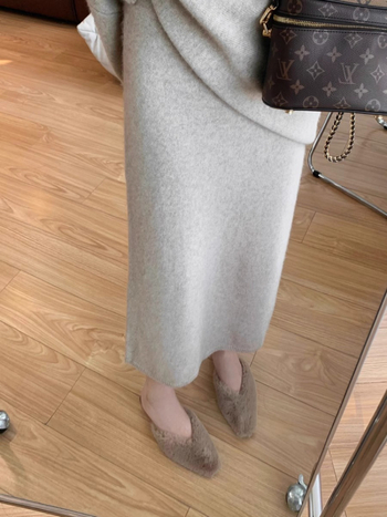 Suknja ravnog kroja, midi duljine, poliester-bavlna mješavina, mikroelastičnost, patchwork detalj