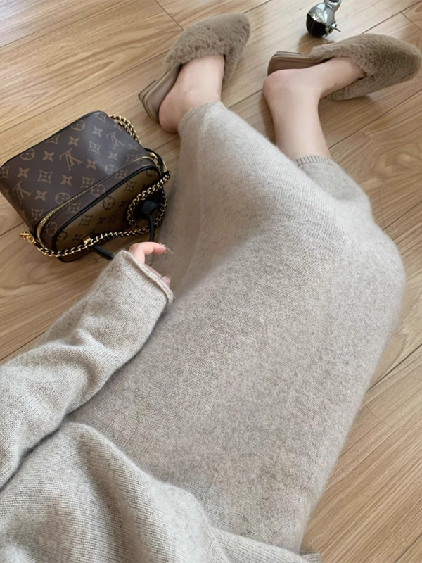 Suknja ravnog kroja, midi duljine, poliester-bavlna mješavina, mikroelastičnost, patchwork detalj