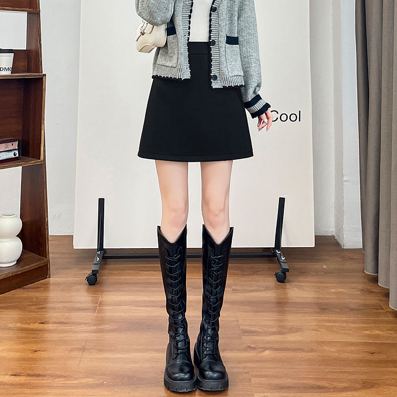 Olovka suknja, midi duljina, mikroodskok elastnost, poliester 80–90% + viskoza 10–20%, zima 2023