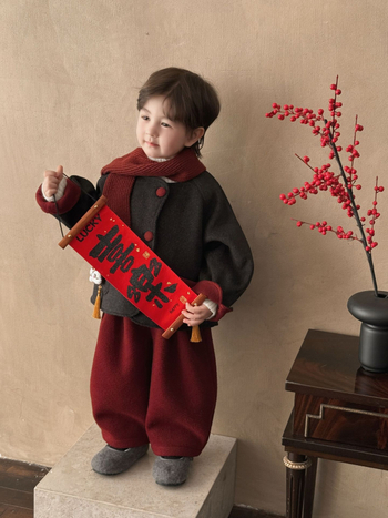 Két részes gyereköltöny kínai stílusban, hosszú ujjú, 100% poliészter, téli modell 2025