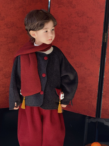 Két részes gyereköltöny kínai stílusban, hosszú ujjú, 100% poliészter, téli modell 2025