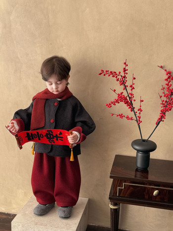 Két részes gyereköltöny kínai stílusban, hosszú ujjú, 100% poliészter, téli modell 2025