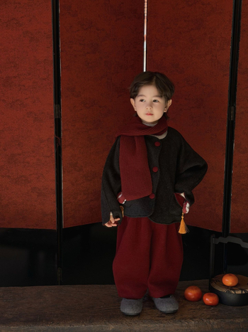 Két részes gyereköltöny kínai stílusban, hosszú ujjú, 100% poliészter, téli modell 2025