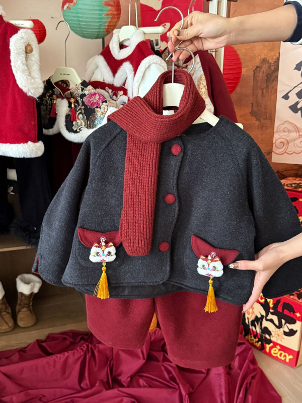 Két részes gyereköltöny kínai stílusban, hosszú ujjú, 100% poliészter, téli modell 2025