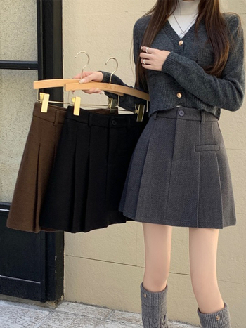 Plisirana suknja s visokim strukom, A-linija; jednofarbna; bez glačanja; materijal: poliester ≥95%