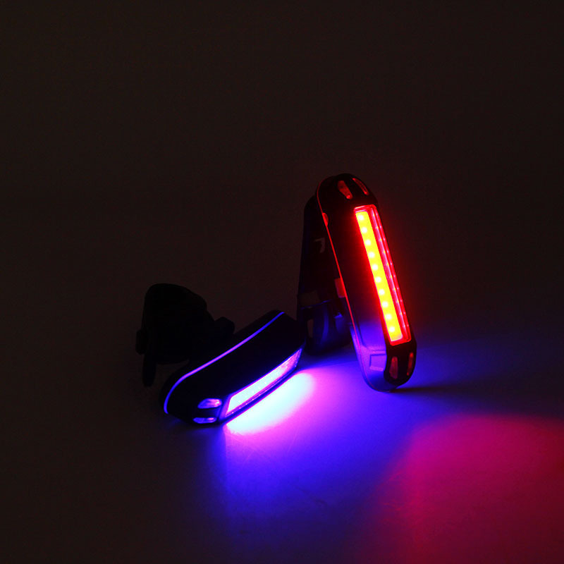 Stražnja svjetiljka za bicikl – USB-puni LED svjetlo za noćnu vožnju, pričvršćivanje remenom, baterija 300 mAh, Micro-USB punjenje.