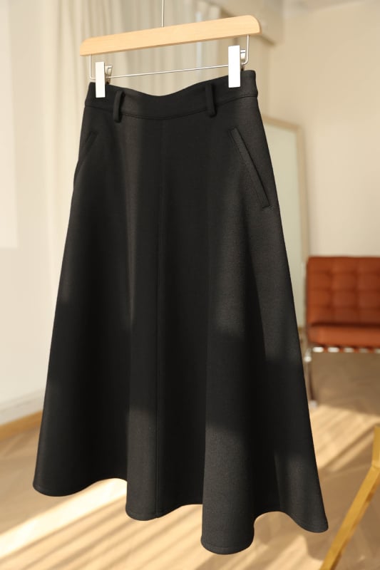 Vunena kišobran suknja, visoki pojas, srednja duljina, debela flis podstava, jednobojna, mikroelastična, acetatni sadržaj