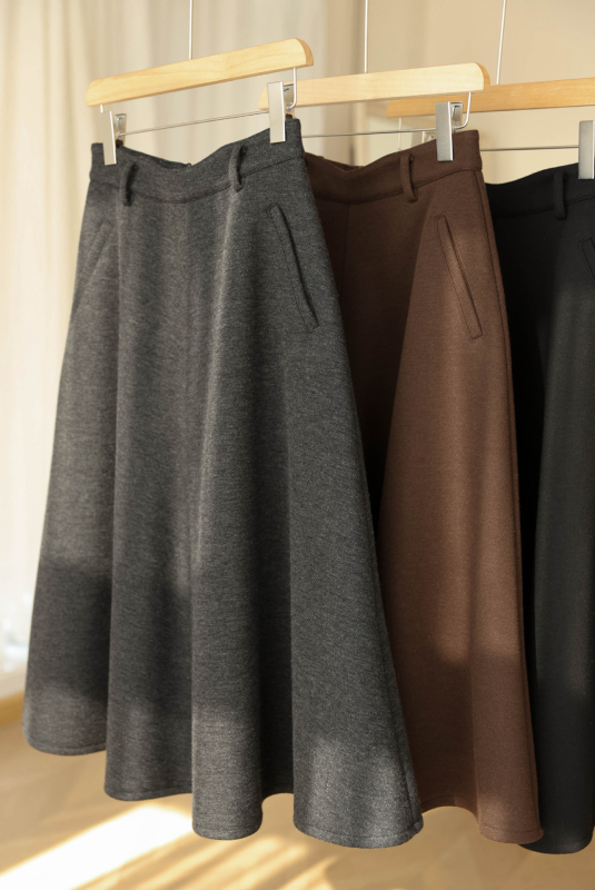 Vunena kišobran suknja, visoki pojas, srednja duljina, debela flis podstava, jednobojna, mikroelastična, acetatni sadržaj