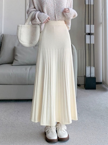 Pletena plisirana midi suknja, elastični visoki pojas, A-linija s ribljim repom, mješavina viskoze i poliestera