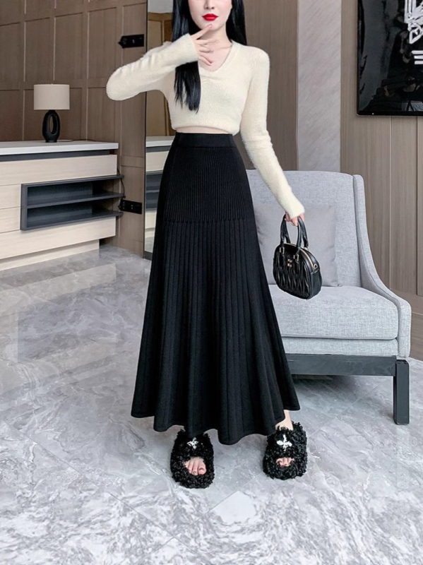 Pletena plisirana midi suknja, elastični visoki pojas, A-linija s ribljim repom, mješavina viskoze i poliestera