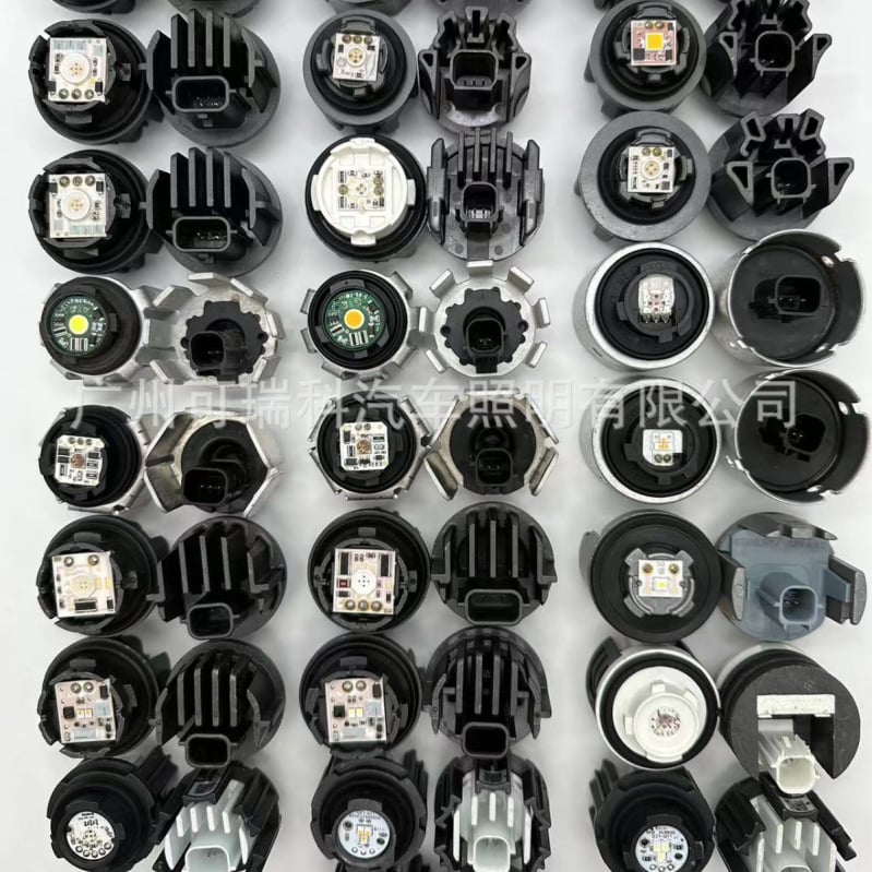 LED stražnje svjetlo za Toyota C-HR, Yaris, Lexus UX – 12V, 3W, 6000K, aluminij, modeli 81536-0K260 / 8158A-12260