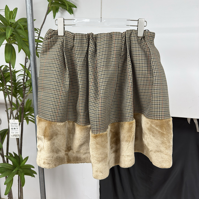 Tiffesini kolegijski stil plisirana kratka suknja s patchworkom prugasto/kockasto — pamukova smeša, 50–70% pamuka, zima 2025