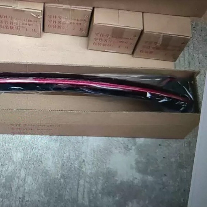 Zadnja svjetla Tiggo 8, Through-type tail light, snaga 55, napon 552, kompatibilno s Tiggo 8