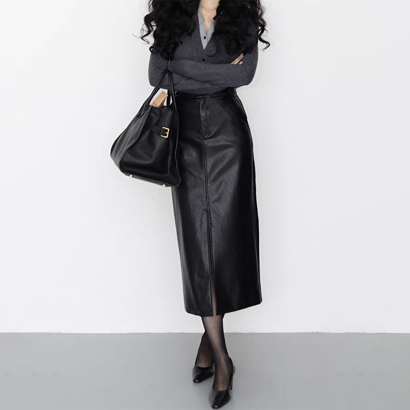 Suknja od prave ovčje kože, A‑linija, prednji prorez, elastični pojas, visok pojas, srednja duljina