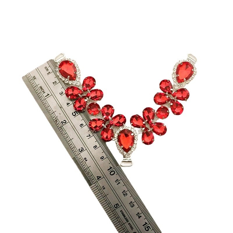 Akrilový retiazka na papuče so štrasovými kamienkami – doplnok k oblečeniu, model YHXS0099; vhodné pre papuče; štýl s tromi gombíkmi; zváranie a elektrolytické pokovovanie