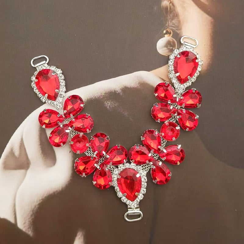 Akrilový retiazka na papuče so štrasovými kamienkami – doplnok k oblečeniu, model YHXS0099; vhodné pre papuče; štýl s tromi gombíkmi; zváranie a elektrolytické pokovovanie