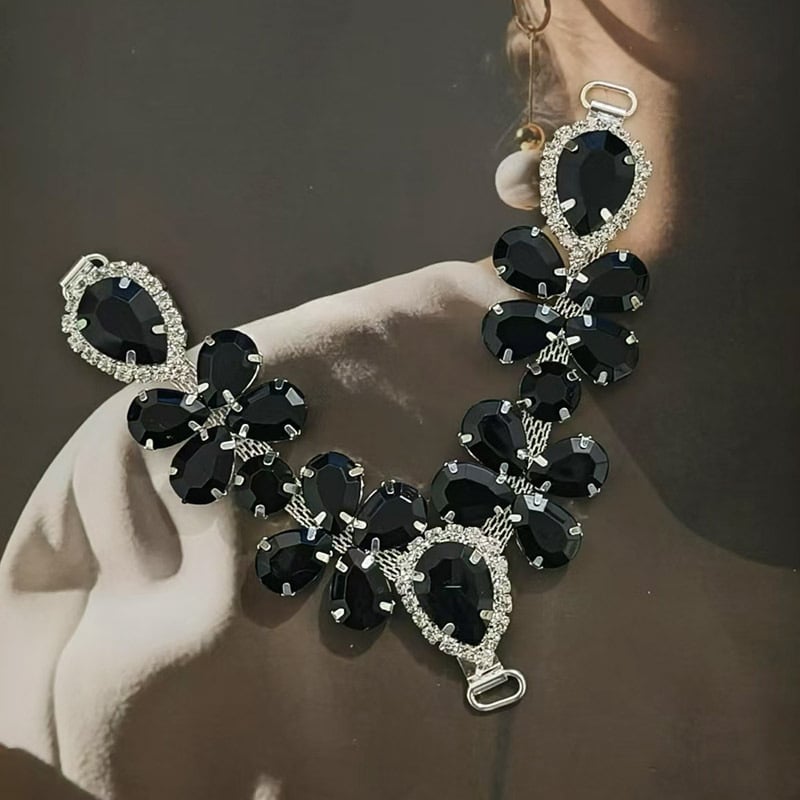 Akrilový retiazka na papuče so štrasovými kamienkami – doplnok k oblečeniu, model YHXS0099; vhodné pre papuče; štýl s tromi gombíkmi; zváranie a elektrolytické pokovovanie