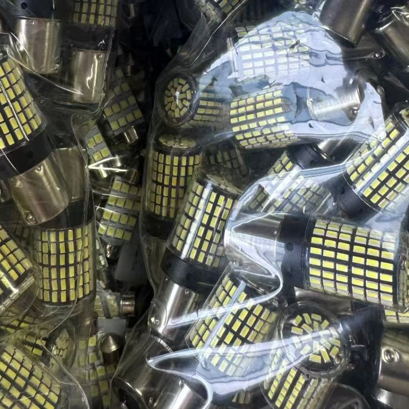 Dekoder LED pokazivača za auto s anti-treperećenjem, model 144, LED 3014, 21W, 12–24V, trajanje 60.000 h
