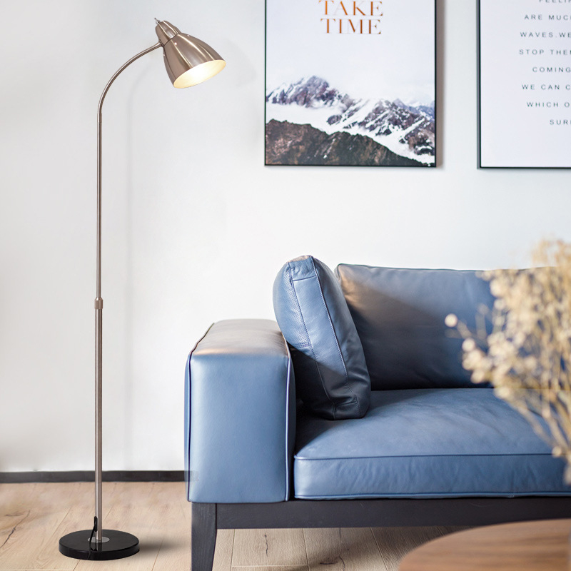 Állólámpa E27-es foglalattal, fém árnyékoló, test acélból, állítható magasság, 220V (CRI 70–80; élettartam 20000 h; megvilágítási terület 5–10 m²; fényforrás nélkül)