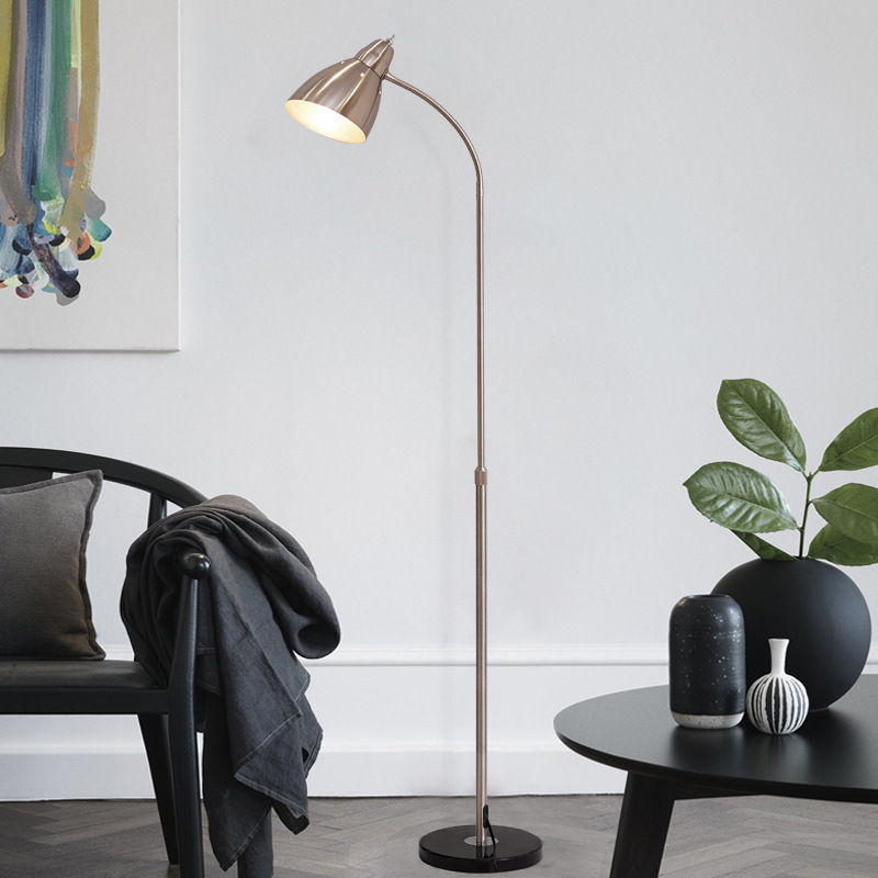 Állólámpa E27-es foglalattal, fém árnyékoló, test acélból, állítható magasság, 220V (CRI 70–80; élettartam 20000 h; megvilágítási terület 5–10 m²; fényforrás nélkül)