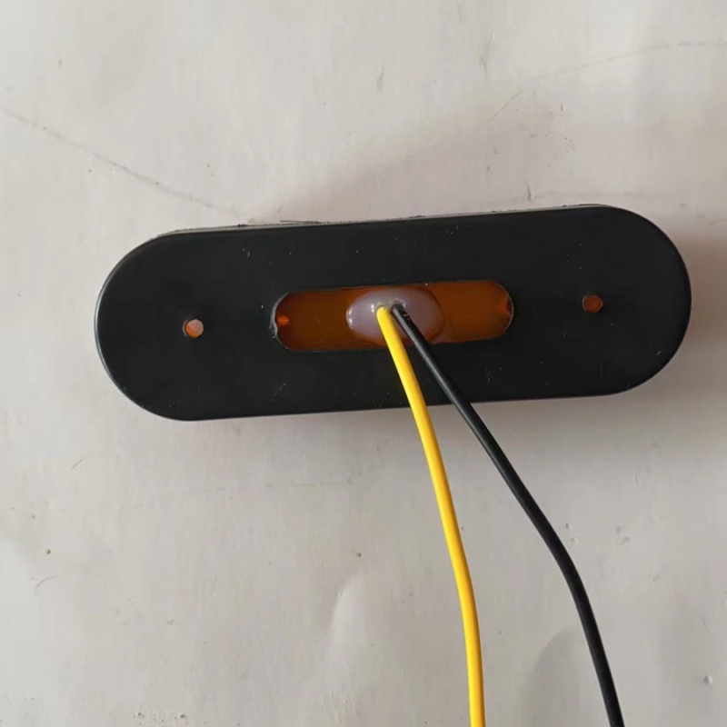 LED bočno svjetlo za kamione i prikolice, dvostrani voditelj svjetla, 24V, 4.8W, 2400K, trajanje života 1000h