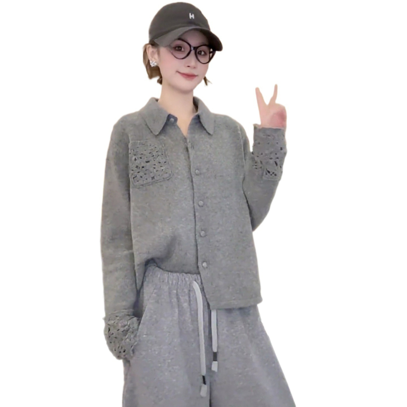 Ženska cardigan-bluza s crochet čipkom, ovratnik s reverom, satenski materijal s 30–50% elastanom, slobodan kroj, dugi rukavi