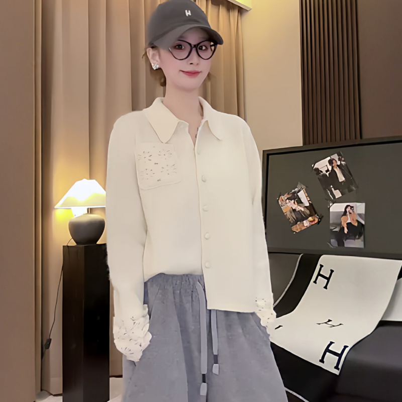 Ženska cardigan-bluza s crochet čipkom, ovratnik s reverom, satenski materijal s 30–50% elastanom, slobodan kroj, dugi rukavi