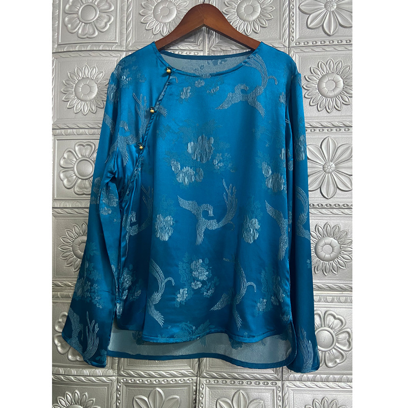Košulja od mulberry svile s jacquardom, okrugli ovratnik, dugi rukavi, zatvaranje s tri gumba, književno retro stil