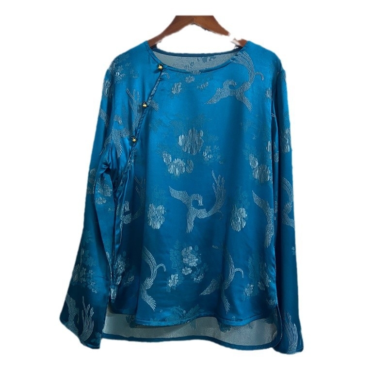 Košulja od mulberry svile s jacquardom, okrugli ovratnik, dugi rukavi, zatvaranje s tri gumba, književno retro stil