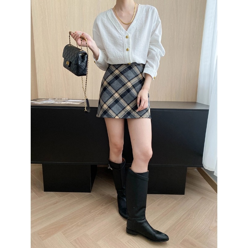Košula od pamuka i regenerirane celuloze, V izrez, dugi rukavi, kardigan stil/poslovni stil, jednobojna, srednja duljina 65–80 cm, 30–50% pamuka, 30–50% regenerirane celuloze