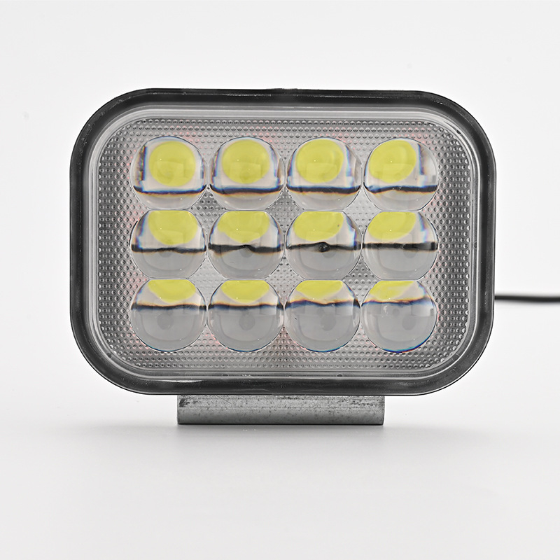 LED svjetlo za motocikl – kvadratni 12‑LED reflektor, dugi i kratki snop, H4 leća, 15W, 12‑85V